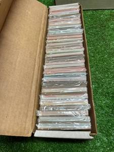 lot 25 image: 800 Count Box of Baseball Grab Bag Cards
