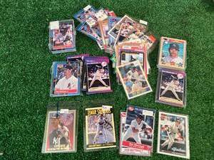 lot 69 image: Don Mattingly Cards - 200