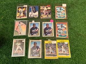 lot 83 image: Frank Thomas Cards with RCs