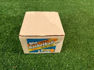 lot 89 image: Topps 92-93 Series 1 Basketball Set