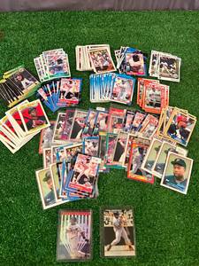 lot 101 image: 200 Kirby Puckett Cards