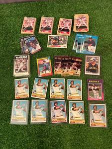 lot 102 image: Dave Winfield Cards