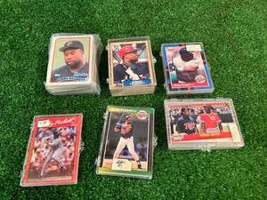 lot 124 image: Kirby Puckett Cards