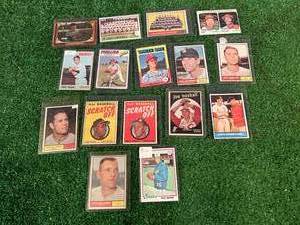 lot 134 image: 1960s & 70s Baseball Cards - Hank Aaron, Willie Stargell