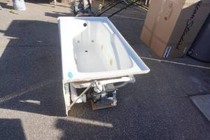 lot 6 image: Aqualux WhirlpoolSoaker Bath Tub Spa