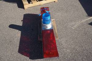 lot 9 image: Code 3 Vehicle Roof Top 4 Strobe Light Bar