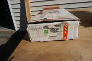 lot 17 image: Box of B&C Eagle 2 38 Off Set Pneumatic Nail Gun Strip Nails