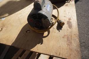 lot 19 image: Westinghouse 1 hp 115 Volt AC Electrical Motor