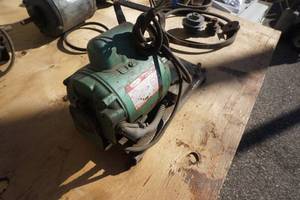 lot 23 image: Dayton Model 5K45SA 34 hp AC Electric Motor