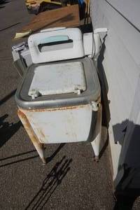 lot 32 image: Vintage Maytag Washing Machine With Top Mount Ringer