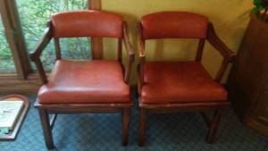 lot 7 image: 2 Side Chairs With Arms