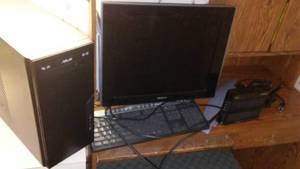 lot 27 image: Computer System - Sony Monitor 19