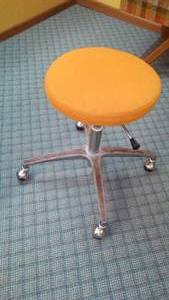 lot 37 image: Vintage Adjustable Stool - Cool