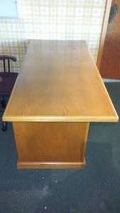 lot 50 image: Oak Desk and Chair.