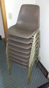 lot 61 image: 8 Stackable Chairs
