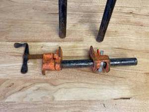 lot 7 image: Lot of 4 Heavy Duty Metal Hand Clamps.