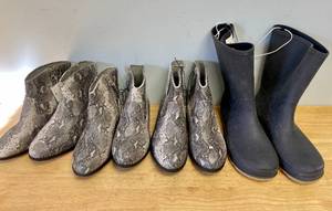 lot 91 image: Lot of 4 Youth Girls Boots Sizes 3 and 5