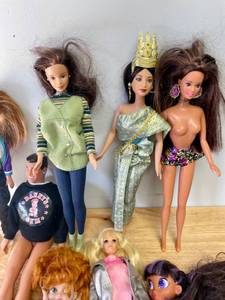 lot 52 image: Lot of Various Vintage Barbie and other Dolls 1960s-1990s