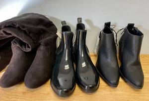 lot 25 image: Lot of 3 Womens Size 6 and 6.5 Boots