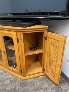 lot 55 image: Solid Oak Corner TV Stand