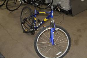 lot 203 image: GT Palomar 22 Mens Trail Bike  16 Blue Frame