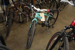 lot 206 image: Raleigh Alira 20 Mens Trail Bike  14 Mint Green Frame