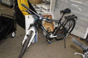 lot 209 image: Trek 8.5 DS 24 Mens Trail Bike  19.5 Black Frame