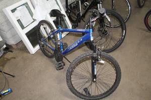 lot 210 image: Kent Terra 2.4 20 Mens Trail Bike  18 Blue Frame