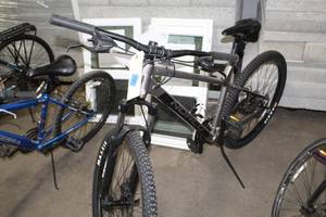 lot 211 image: Storm Norco 22 Mens Trail Bike  20 Silver Frame