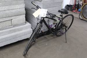 lot 212 image: Trek 7.3 24 Mens Street Bike  15 Grey Frame