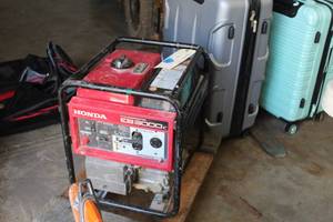 lot 3 image: Honda EB3000C Generator
