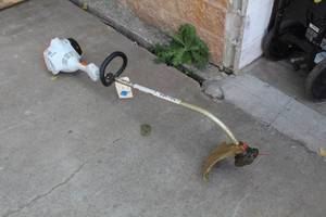 lot 4 image: Stihl FS 40C 27cc Line Trimmer