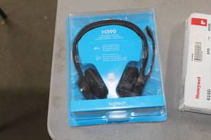 lot 67 image: Logitech H390 USB Computer Headset (New in Box)
