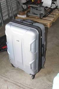 lot 69 image: Forecast Hard-Side Rolling Luggage