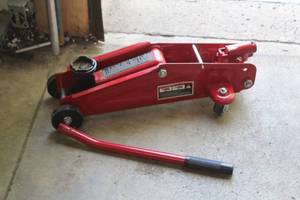 lot 7 image: Hydraulic Floor Jack