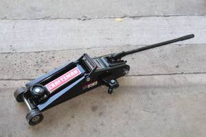 lot 6 image: Craftsman 2-14 Ton Trolley Jack