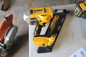lot 9 image: DeWalt DCN692 20V Paper Tape Framing Nailer