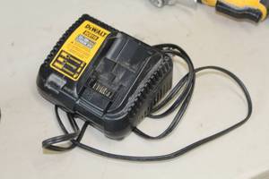 lot 18 image: DeWalt DCB115 12V  20V MAX Lithium Ion Battery Charger