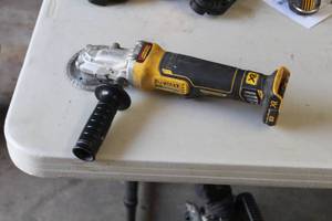 lot 23 image: DeWalt DCG413F 5 20V Grinder
