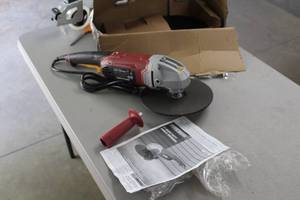 lot 44 image: Chicago Electric Power Tools 69085 9 Angle Grinder (New in Box)