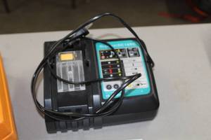 lot 56 image: YX-DC18RC Battery Charger