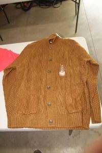 lot 144 image: Uniqlo Mens Sweater Size X-Large