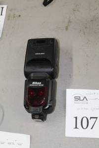 lot 107 image: Nikon SB900 Speedlight
