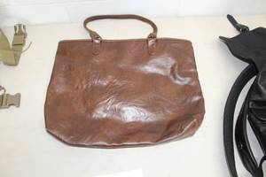 lot 89 image: Womens Leather Purse