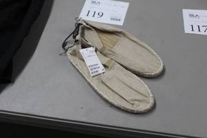 lot 119 image: H&M Womens House Shoes Size 8-12