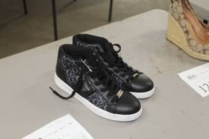 lot 117 image: Guess Womens Shoes Size 7-12