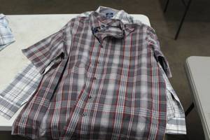 lot 128A image: Lot of (2) Georges Mens Button Up Shirts Size X-Large - Long Sleeve, Short Sleeve