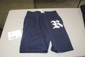 lot 133 image: H&M Mens Shorts Size Large