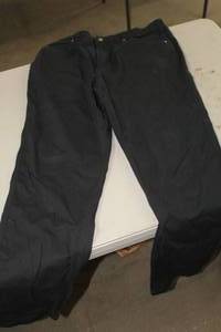 lot 136 image: Duluth Trading Co Flex Fire Hose Mens Pants