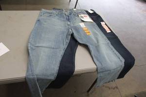 lot 135A image: Lot of (2) Wrangler Mens Jeans